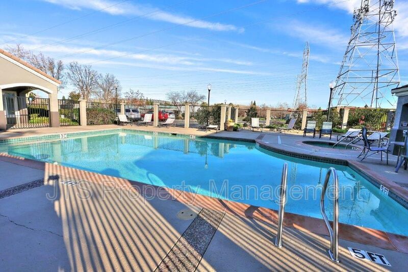 Beautiful Upper Level 2 Bed 2 Bath Gated Folsom Condo! Available mid February! property image