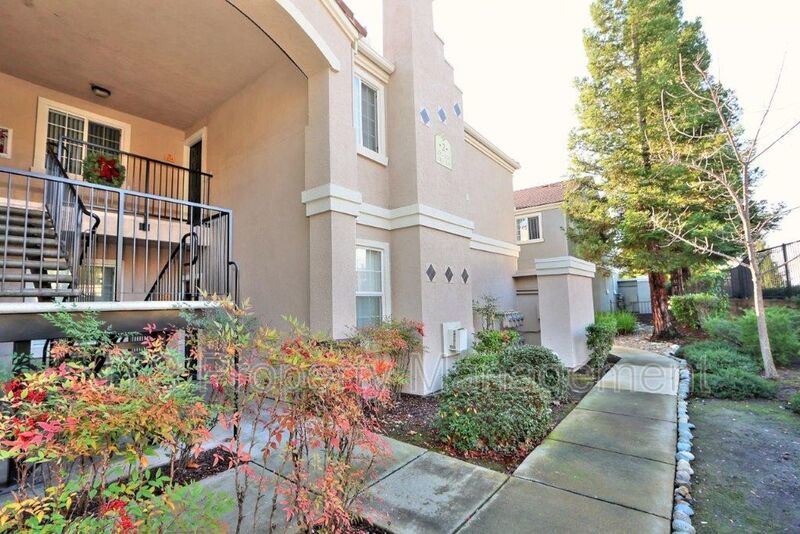 Beautiful Upper Level 2 Bed 2 Bath Gated Folsom Condo! Available mid February! property image