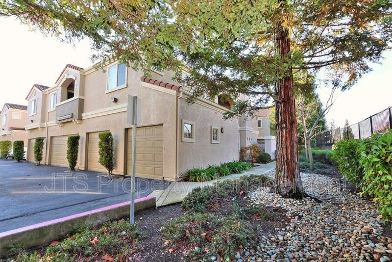 Beautiful Upper Level 2 Bed 2 Bath Gated Folsom Condo! Available mid February! property image