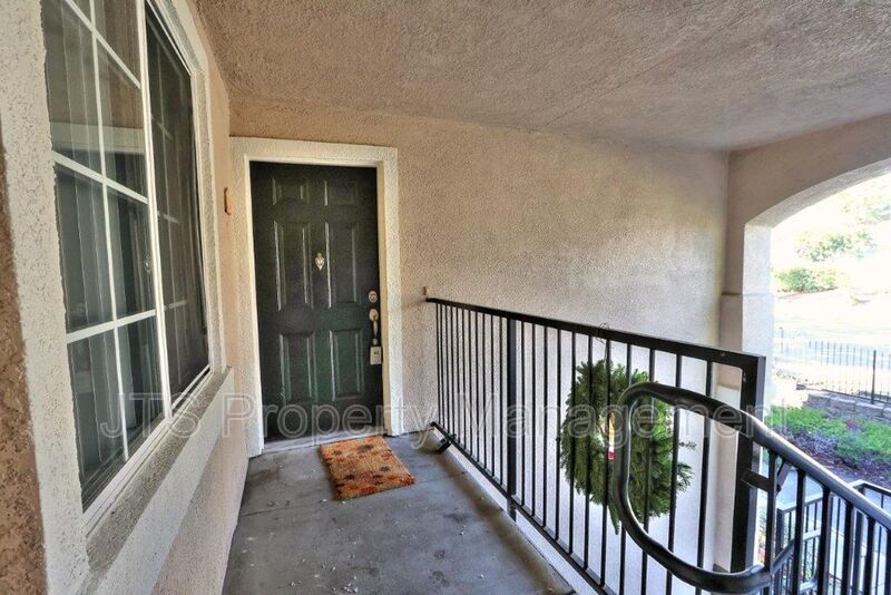 Beautiful Upper Level 2 Bed 2 Bath Gated Folsom Condo! Available mid February! property image
