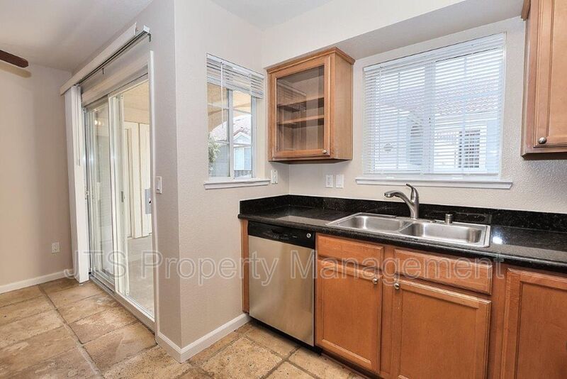 Beautiful Upper Level 2 Bed 2 Bath Gated Folsom Condo! Available mid February! property image