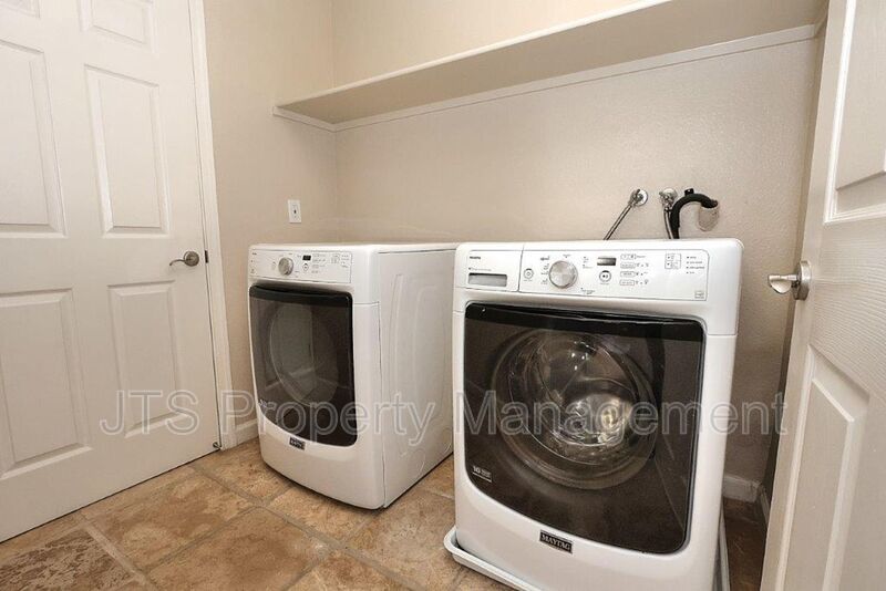 Beautiful Upper Level 2 Bed 2 Bath Gated Folsom Condo! Available mid February! property image