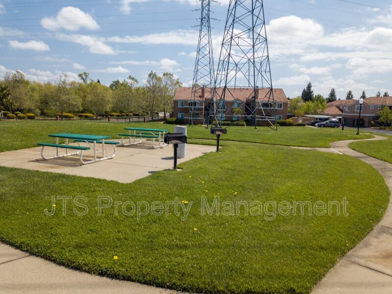 Beautiful Upper Level 2 Bed 2 Bath Gated Folsom Condo! Available mid February! property image