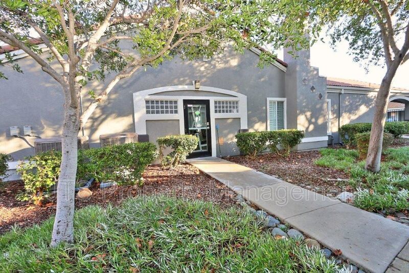 Beautiful Upper Level 2 Bed 2 Bath Gated Folsom Condo! Available mid February! property image