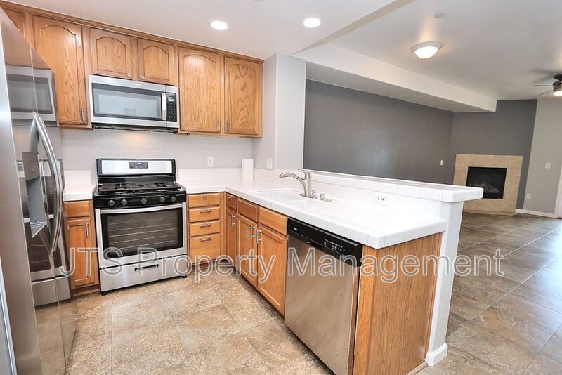 Incredible gated Fair Oaks Condo for rent! property image