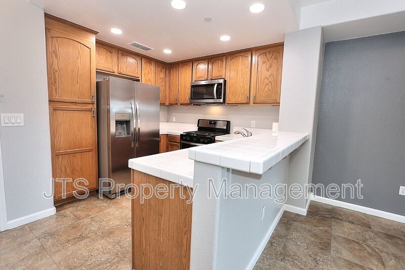 Incredible gated Fair Oaks Condo for rent! property image