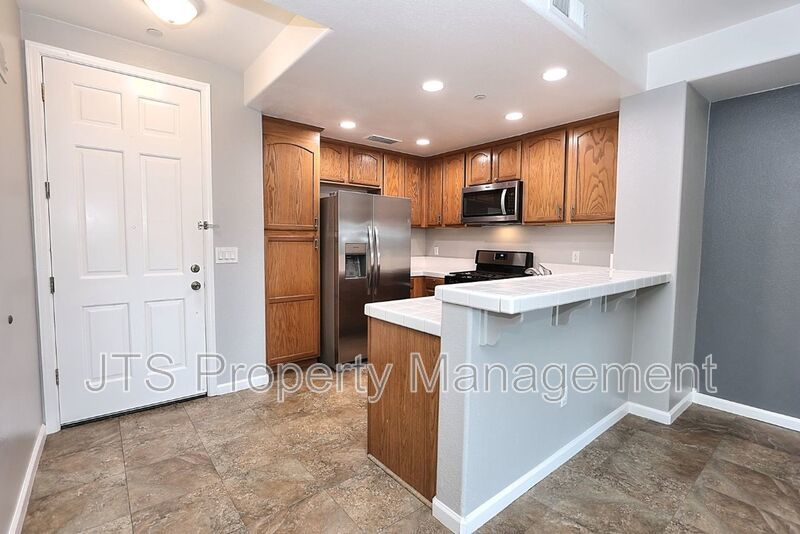 Incredible gated Fair Oaks Condo for rent! property image