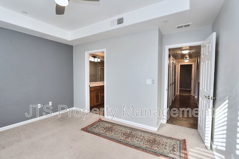 Incredible gated Fair Oaks Condo for rent! property image