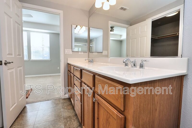 Incredible gated Fair Oaks Condo for rent! property image