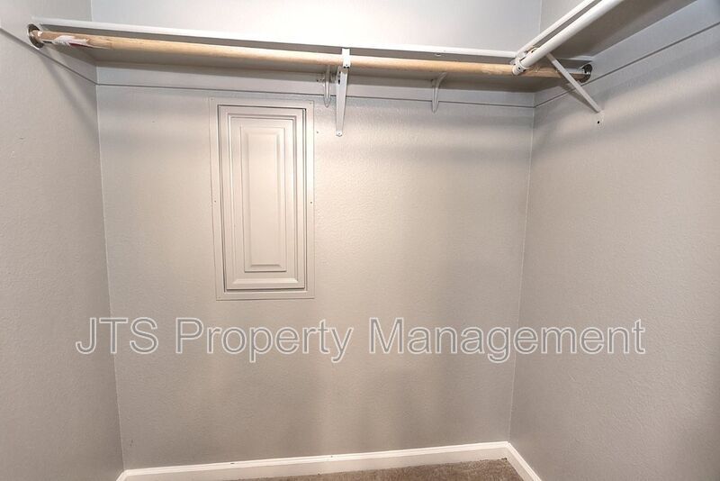 Incredible gated Fair Oaks Condo for rent! property image