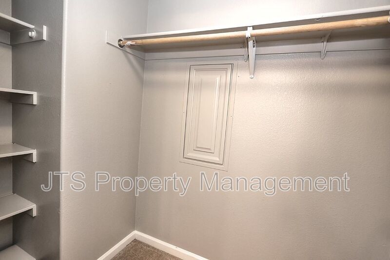 Incredible gated Fair Oaks Condo for rent! property image