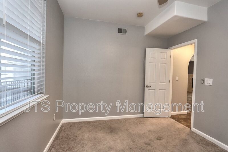 Incredible gated Fair Oaks Condo for rent! property image