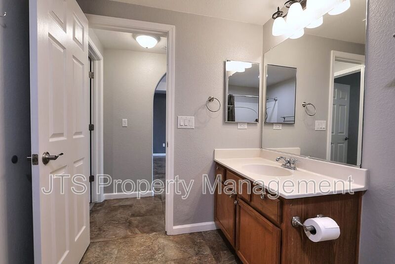 Incredible gated Fair Oaks Condo for rent! property image