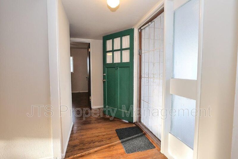 Beautiful Home For Rent in the Garden of the Gods! property image