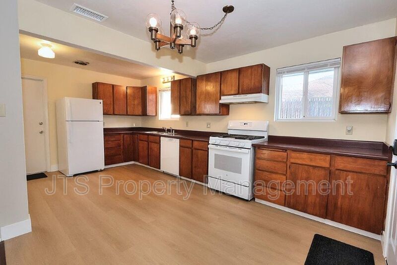 Beautiful Home For Rent in the Garden of the Gods! property image