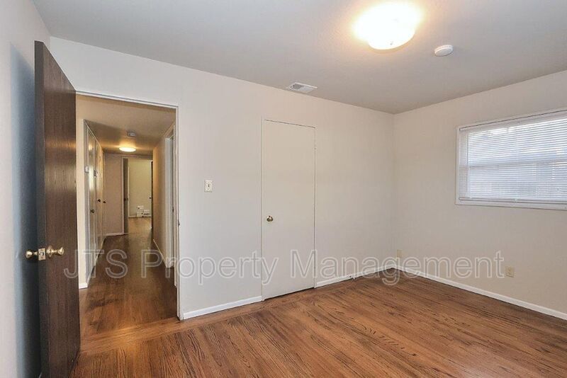 Beautiful Home For Rent in the Garden of the Gods! property image