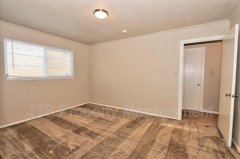 Rare 2 Bedroom Lower Level Apartment Across from UC Davis Med Center! property image