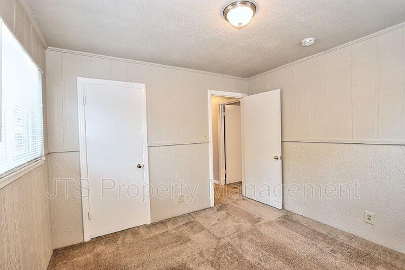 Rare 2 Bedroom Lower Level Apartment Across from UC Davis Med Center! property image