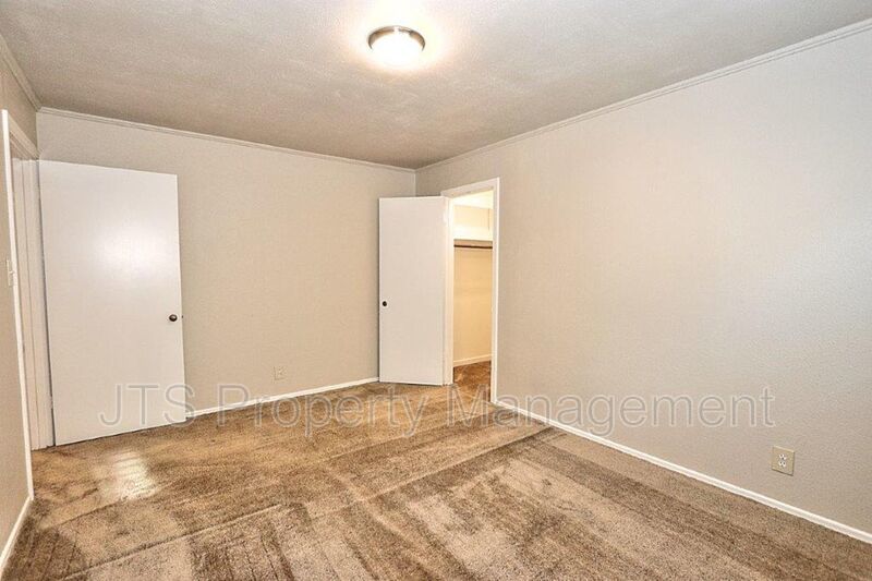 Rare 2 Bedroom Lower Level Apartment Across from UC Davis Med Center! property image