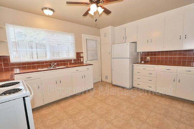 Rare 2 Bedroom Lower Level Apartment Across from UC Davis Med Center! property image