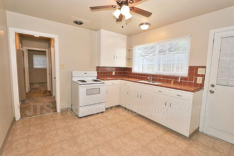 Rare 2 Bedroom Lower Level Apartment Across from UC Davis Med Center! property image