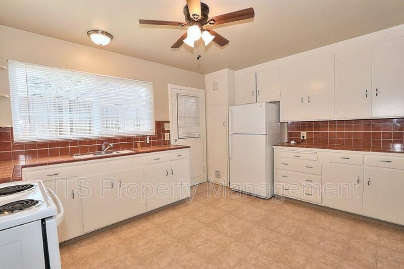 Rare 2 Bedroom Lower Level Apartment Across from UC Davis Med Center! property image