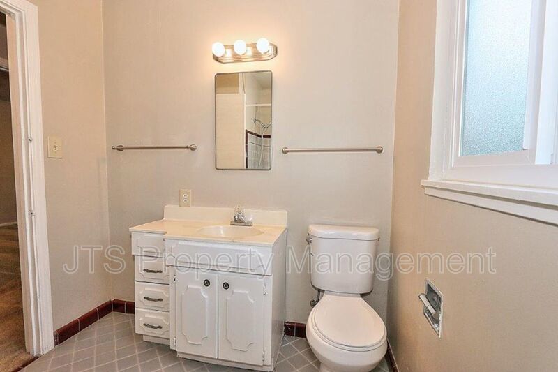 Rare 2 Bedroom Lower Level Apartment Across from UC Davis Med Center! property image