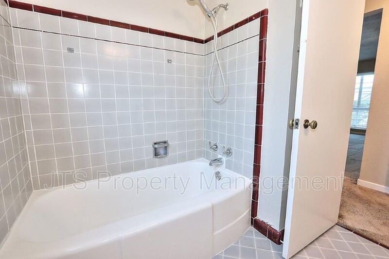 Rare 2 Bedroom Lower Level Apartment Across from UC Davis Med Center! property image