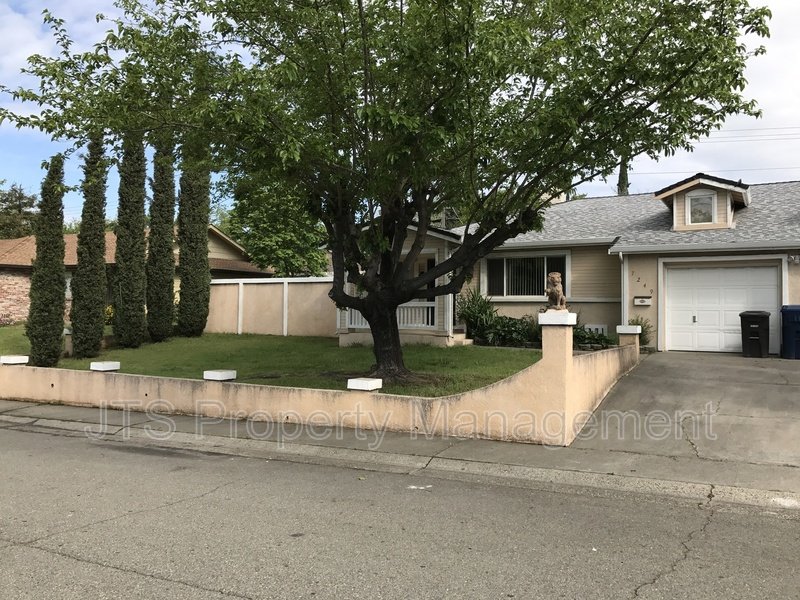 Pending sale!  Nice updated duplex for sale! property image