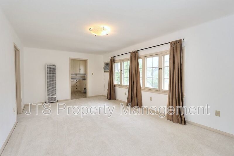 Charming upper level unit in midtown! property image