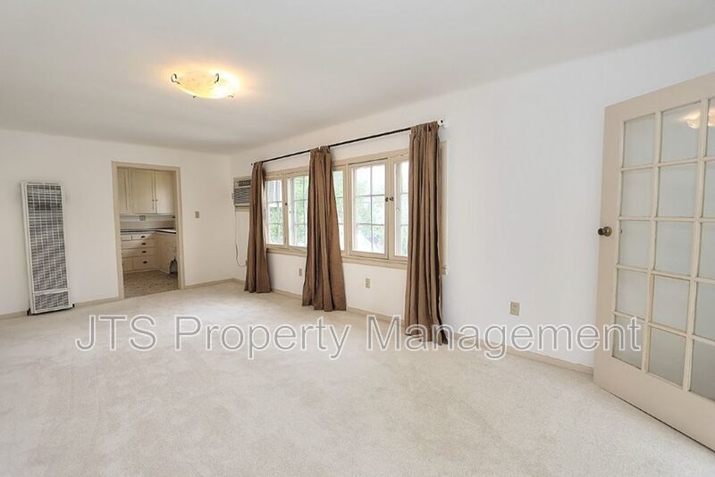 Charming upper level unit in midtown! property image