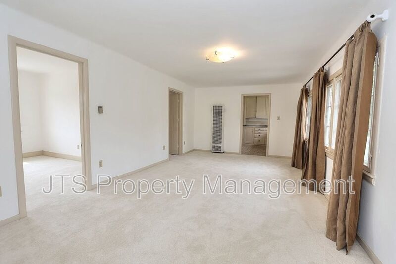 Charming upper level unit in midtown! property image