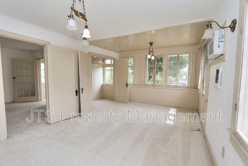 Charming upper level unit in midtown! property image