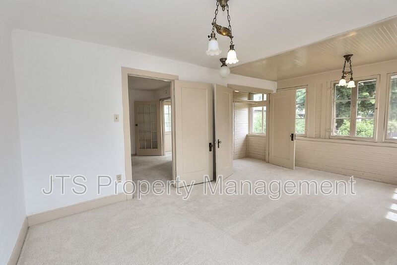 Charming upper level unit in midtown! property image