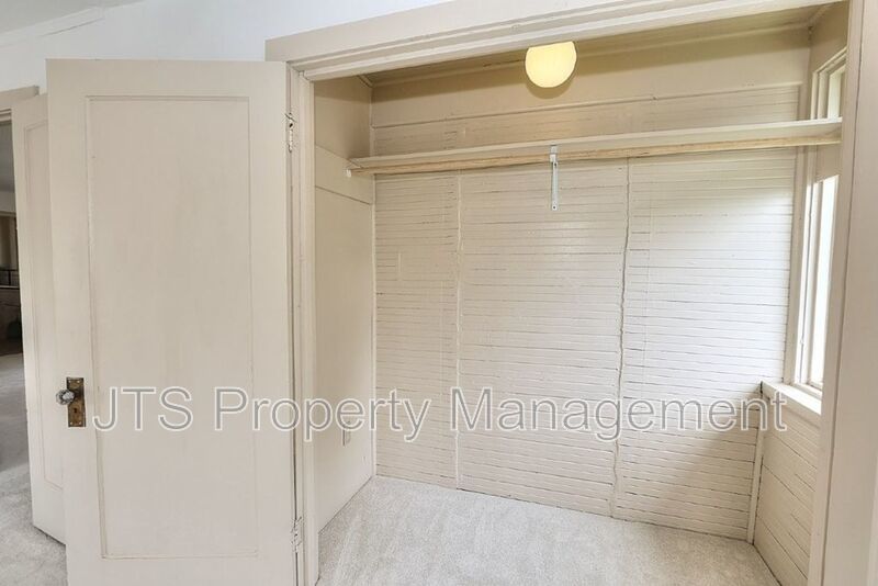 Charming upper level unit in midtown! property image