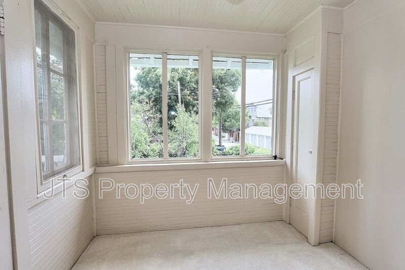 Charming upper level unit in midtown! property image