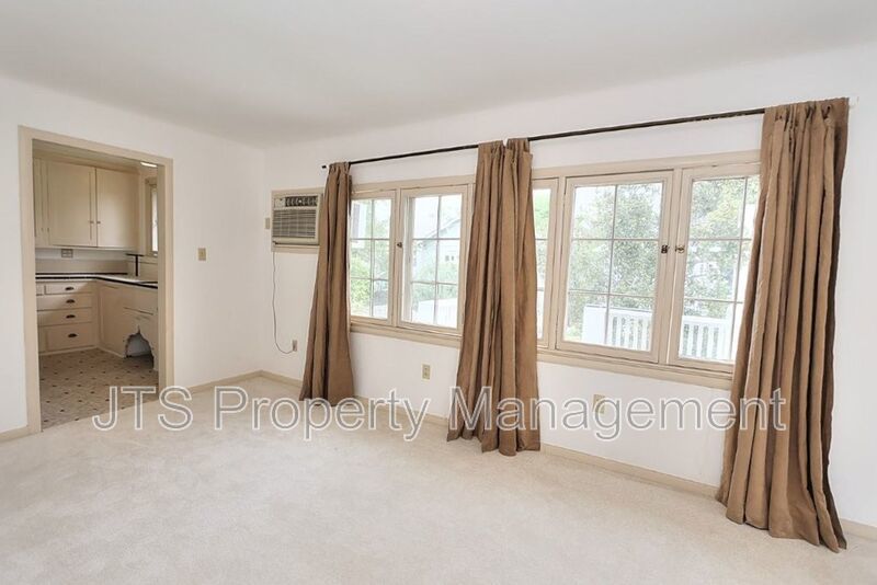 Charming upper level unit in midtown! property image