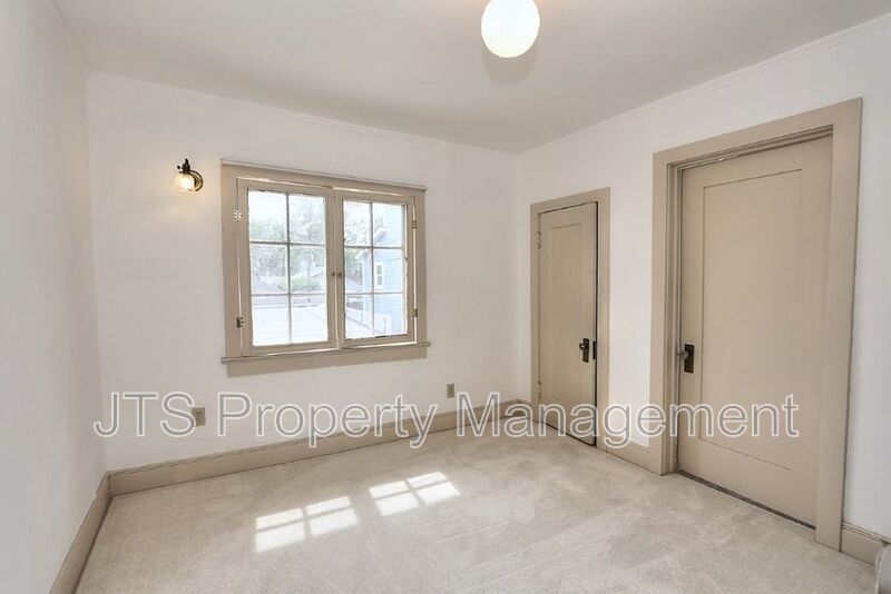 Charming upper level unit in midtown! property image