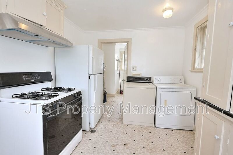 Charming upper level unit in midtown! property image