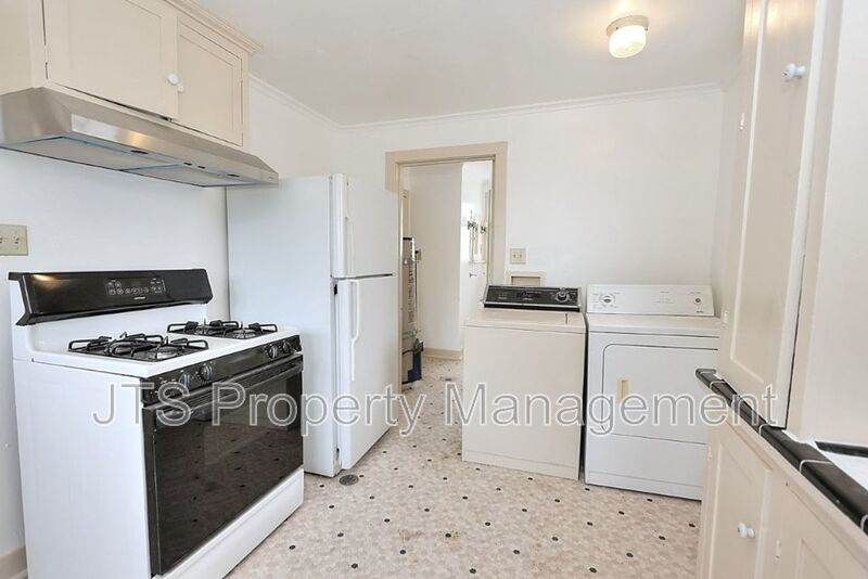 Charming upper level unit in midtown! property image