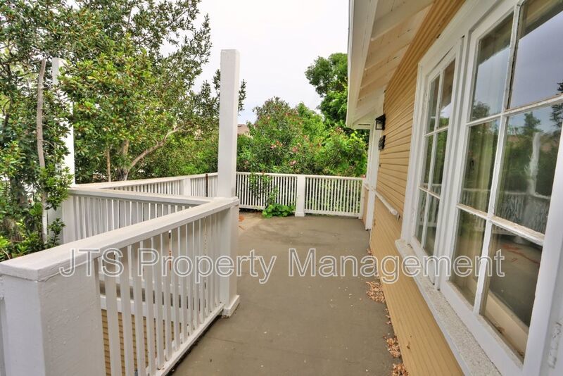 Charming upper level unit in midtown! property image