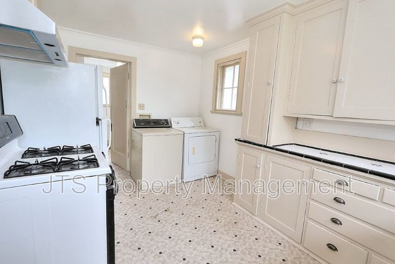 Charming upper level unit in midtown! property image