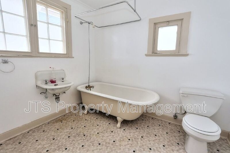 Charming upper level unit in midtown! property image