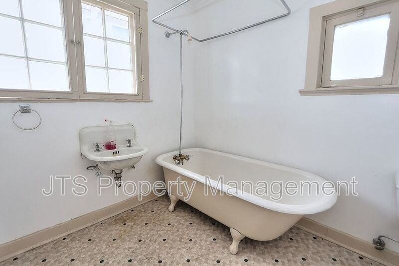 Charming upper level unit in midtown! property image