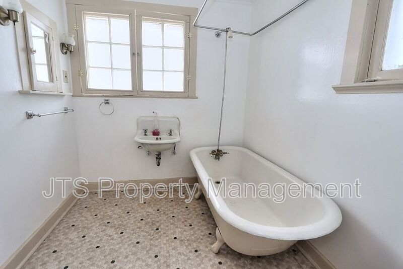 Charming upper level unit in midtown! property image