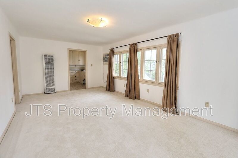 Charming upper level unit in midtown! property image