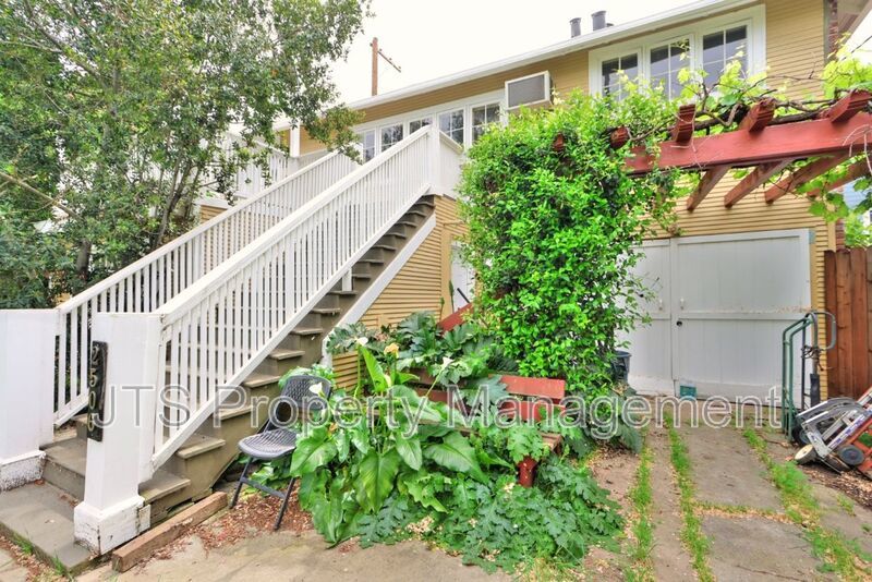 Charming upper level unit in midtown! property image