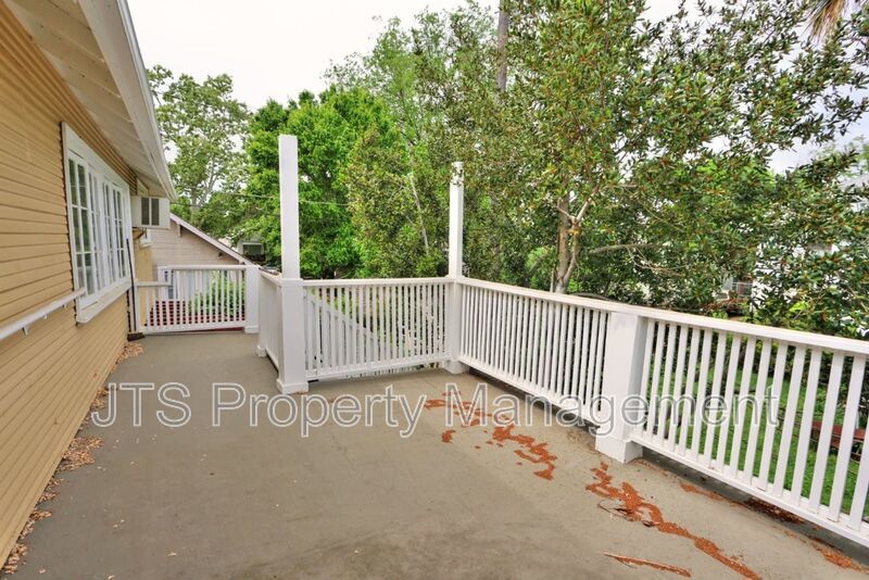 Charming upper level unit in midtown! property image