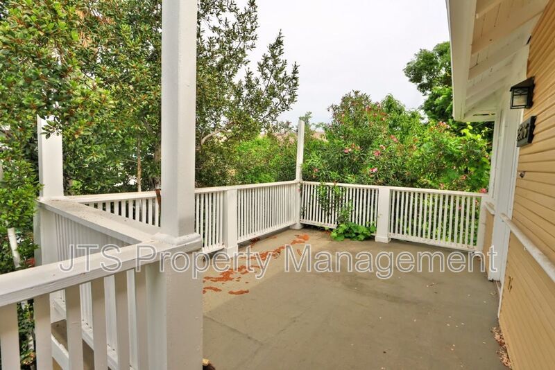 Charming upper level unit in midtown! property image