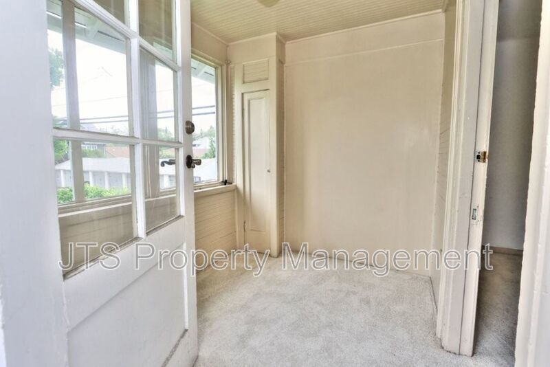 Charming upper level unit in midtown! property image